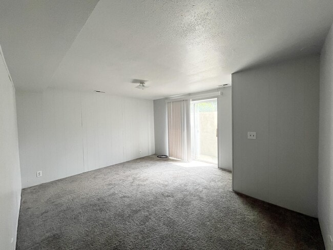 Building Photo - 1265 Crandall Ave S