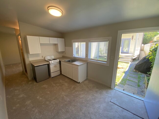 Building Photo - 804 Henry Clay Ave