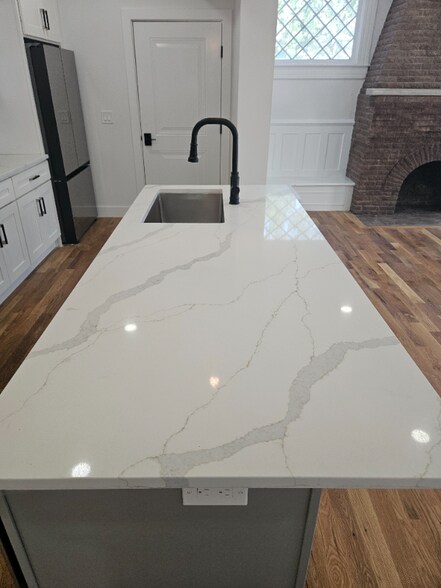 Building Photo - 90 Shrewsbury Ave