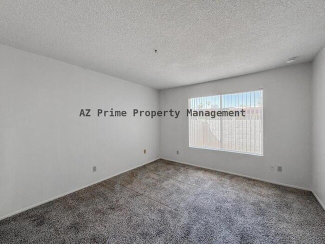 Building Photo - 812 W Duke Dr