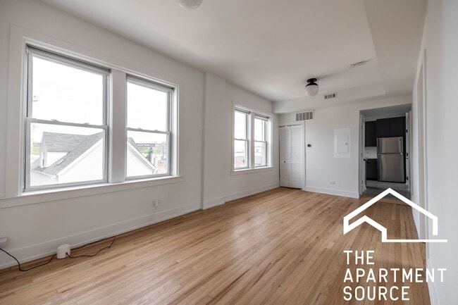 Building Photo - 3049 W Medill Ave