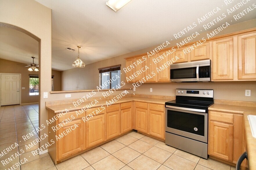 Building Photo - 865 E Impreria St