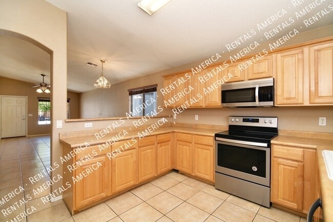 Building Photo - 865 E Impreria St