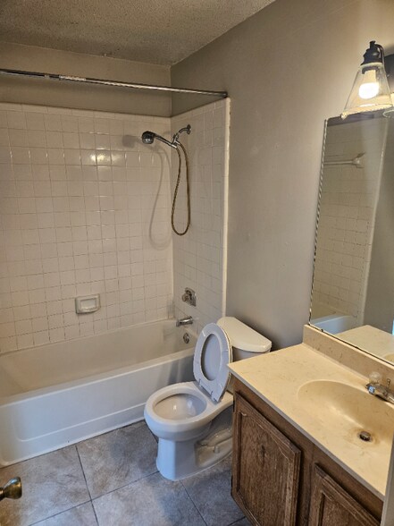 Building Photo - 1608 Bobby Lee Dr