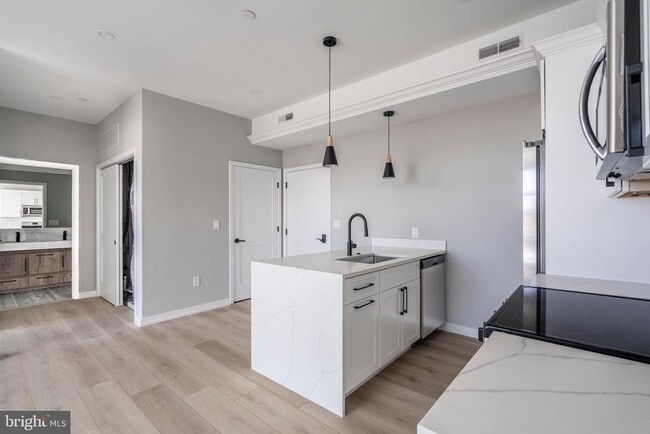 Building Photo - 2401 Washington Ave