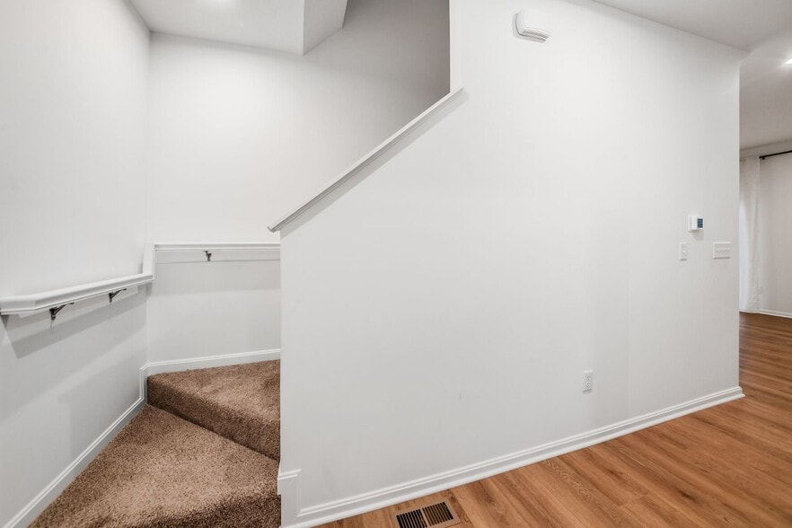Building Photo - 1000 Honeycomb Ln