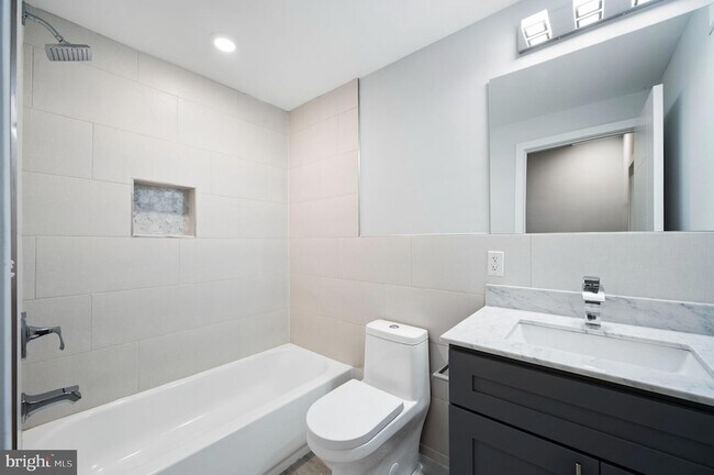 Building Photo - 2249 N Franklin St