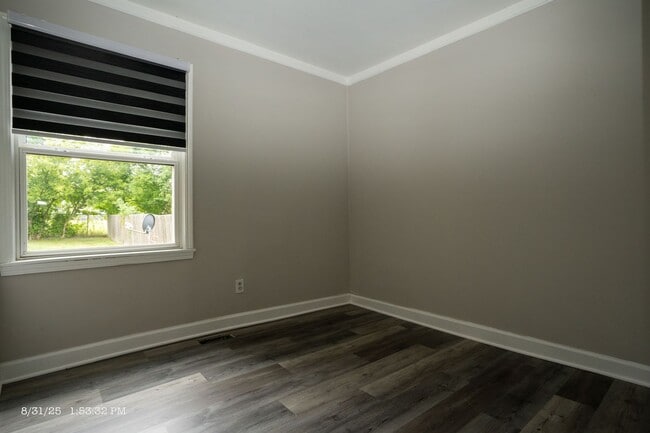 Building Photo - 28253 Schram St