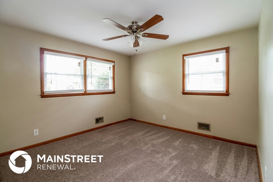 Building Photo - 2320 Embassy Ln