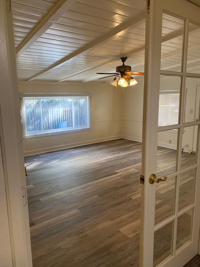 Building Photo - Located near downtown! Updated 3bed/2bath home with large family room/Rec room and side RV parking