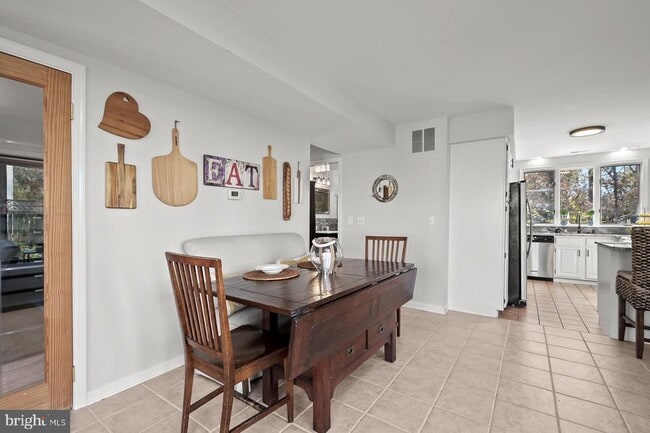 Building Photo - 4706 Frederick Ave