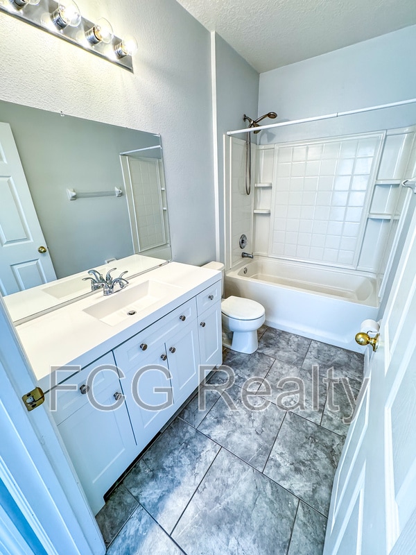 Building Photo - 702 Colville Pl