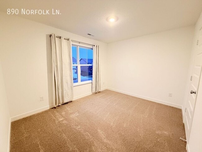 Building Photo - 890 Norfolk Ln