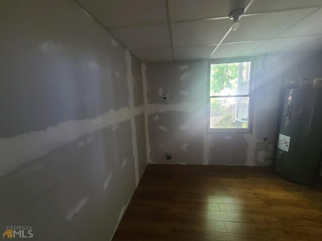 Building Photo - 127 Welcome Wood Dr