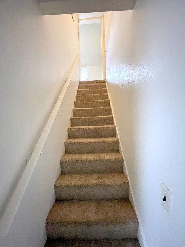 Building Photo - Nice 2-Bedroom Home In a Nice Quiet Neighborhood Near Elkhart General Hospital