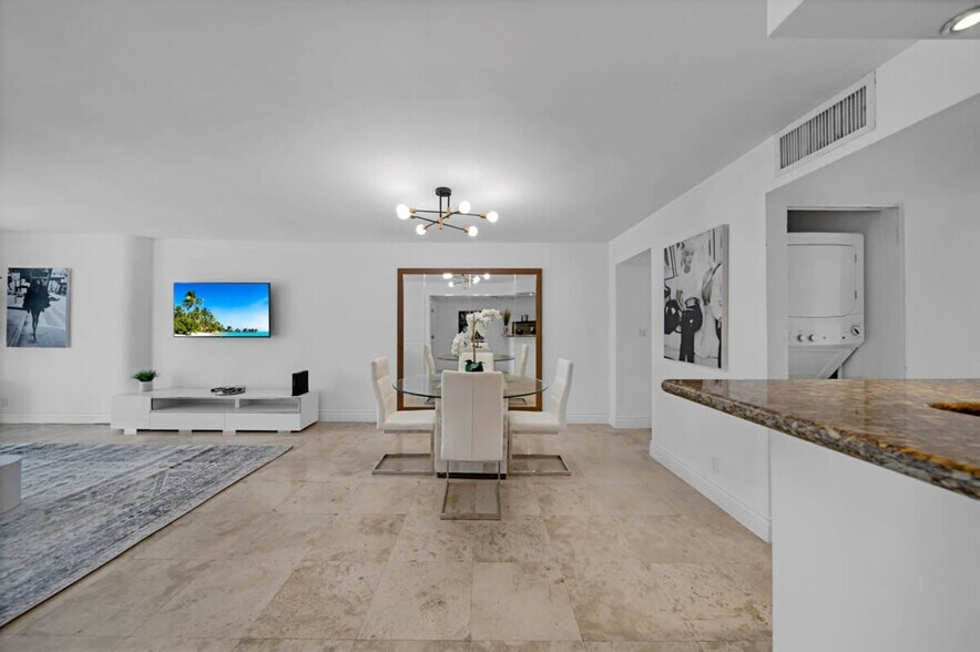 Building Photo - 1717 N Bayshore Dr