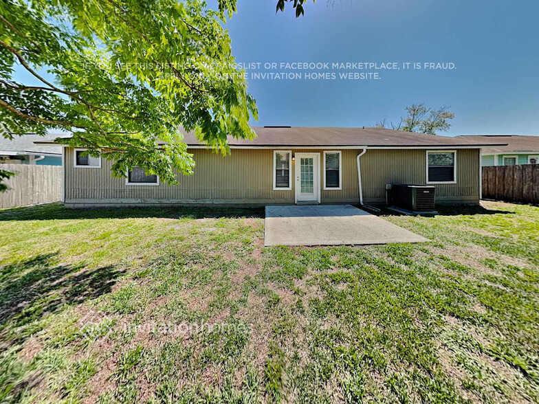 Building Photo - 10765 Losco Jct Dr