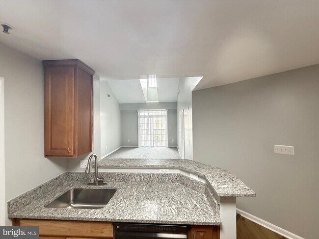 Building Photo - 21228 McFadden Square