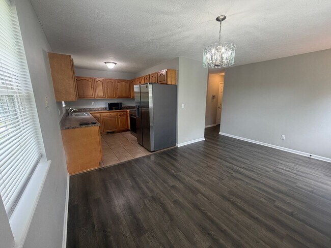 Building Photo - 24590 True Dr