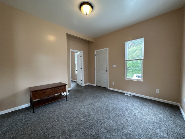 First Floor Common Space 1-3 - 697 Allyn St