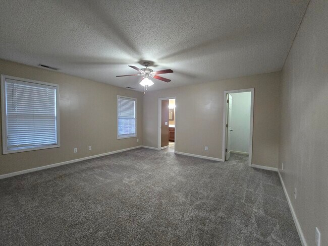 Building Photo - 280 Trillium Ln