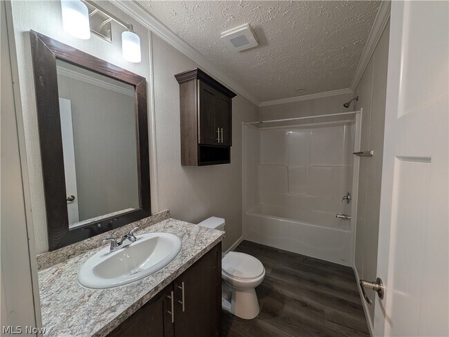 Building Photo - 230 Edgecliff Cir W