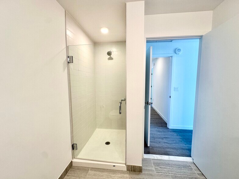 Building Photo - 133 NE 24th St