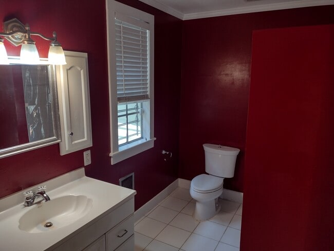 Building Photo - 912 Marigny St