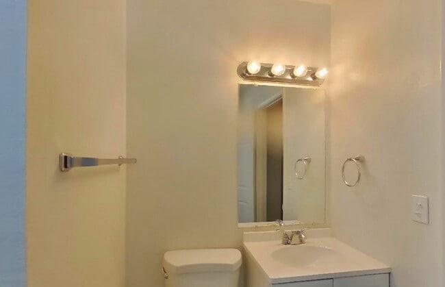 Building Photo - Rebekah Ritter