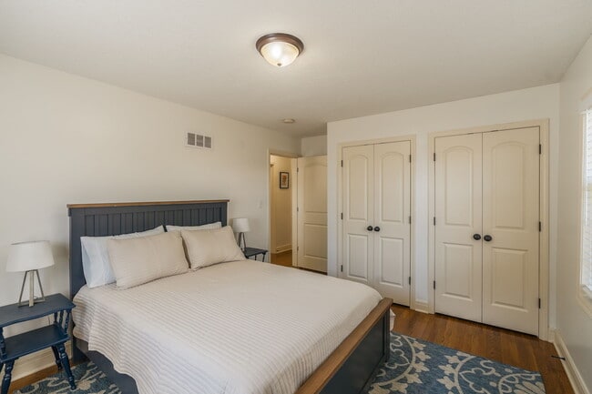 Building Photo - 4809 W 75th St