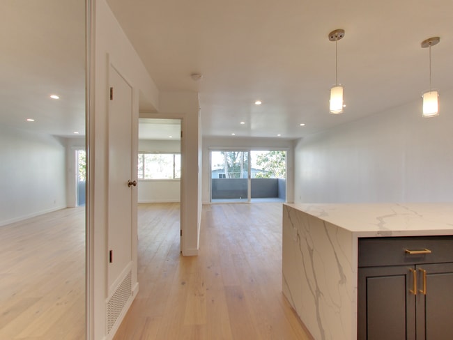 Building Photo - 1504 Newlands Ave