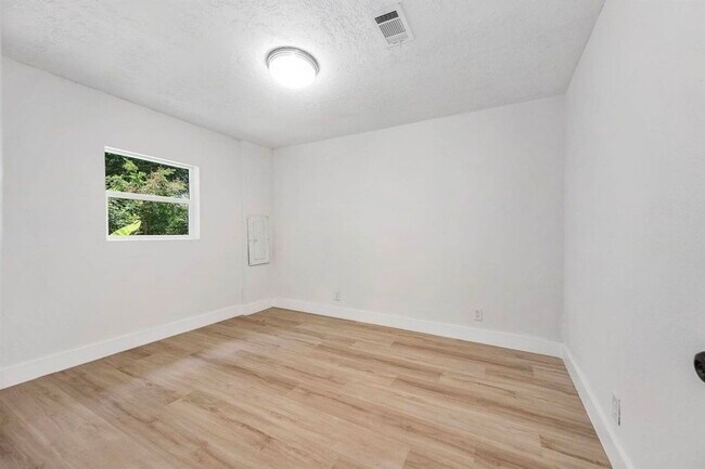 Building Photo - 1305 Winchester Dr
