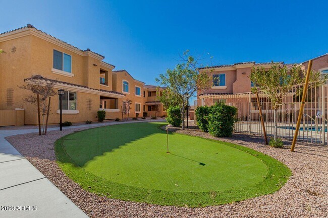 Building Photo - 900 S Canal Dr