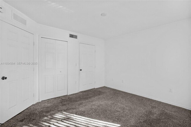 Building Photo - 1250 SE 29th St