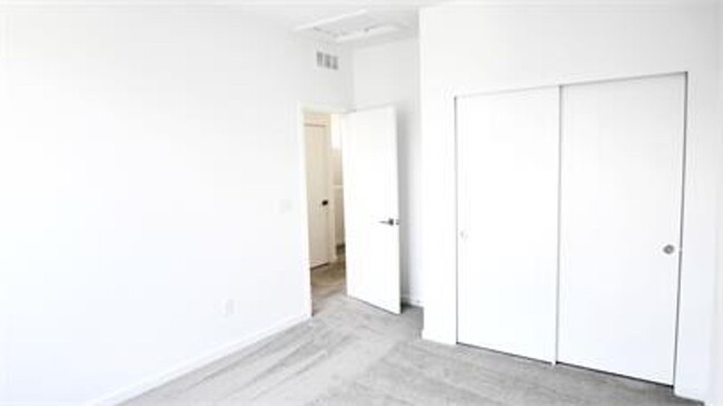 Building Photo - Stunning 3 bed/3 bath unit for rent.  WILL...