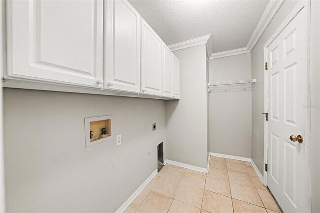 Building Photo - 10225 Old Tampa Bay Dr