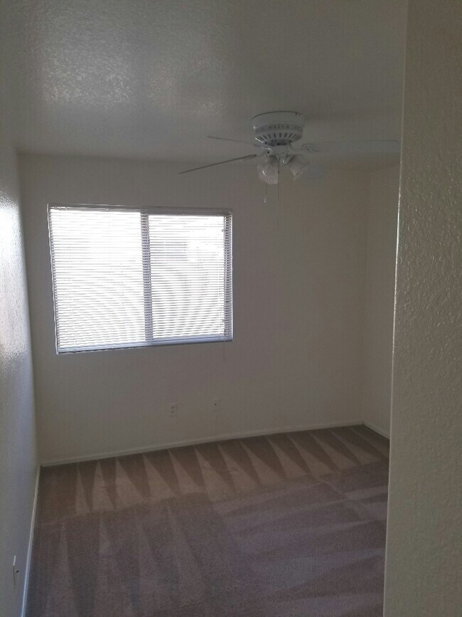 Building Photo - SPACIOUS HOME IN GREAT NORTHWEST LOCATION!