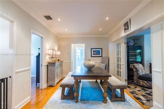 Building Photo - 1921 SW 18th Ave