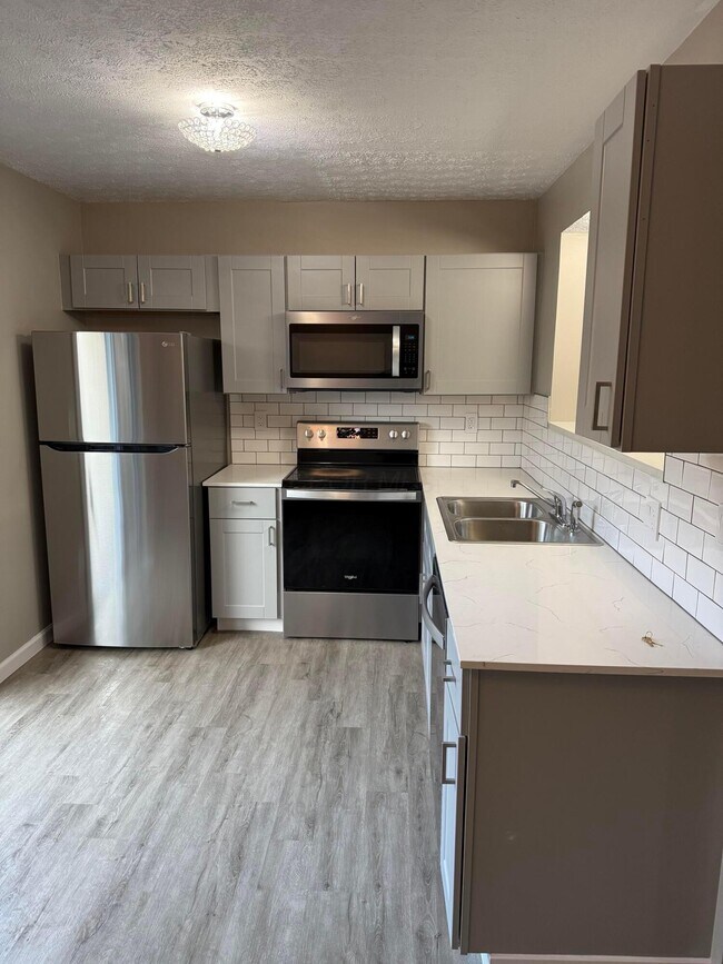 Building Photo - 7806 Barkwood Dr