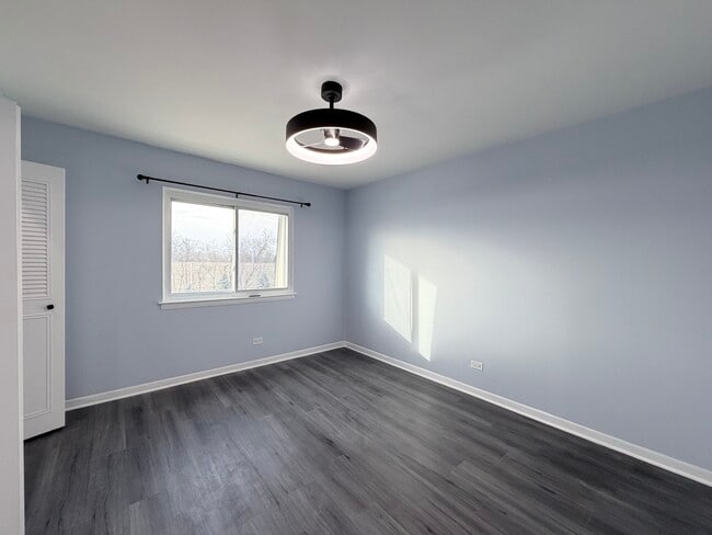 Building Photo - 9460 Bay Colony Dr