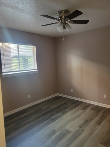 Building Photo - 2189 Baringer Ave