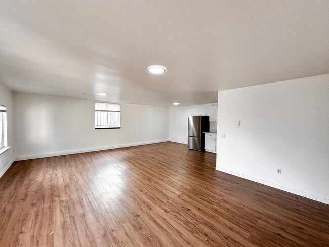 Building Photo - 7115 44th Ave S