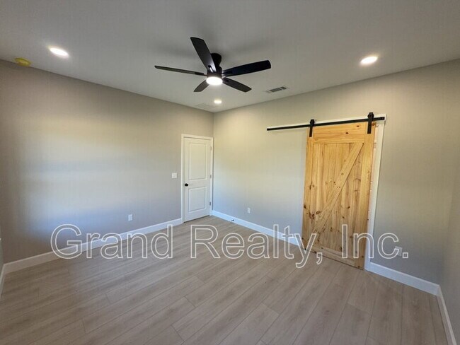 Building Photo - 6147 Beverly Ann Cir