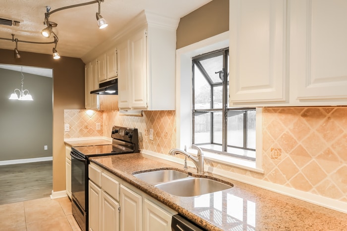 Building Photo - 8567 Canton Dr