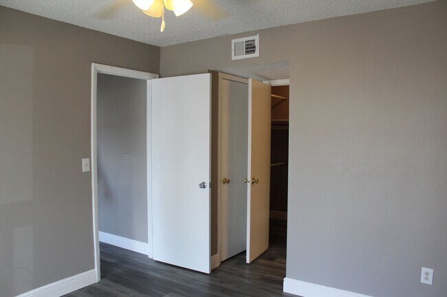 Building Photo - 2 bed Condo in Quiet Neighborhood