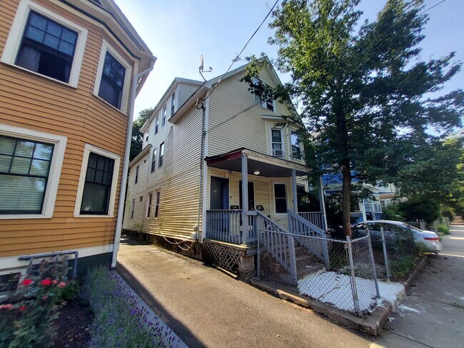 Primary Photo - 721 Winchester Ave