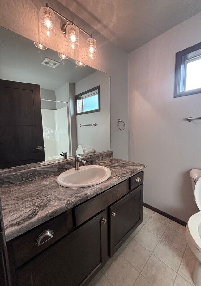 Building Photo - Spacious 3-Bedroom Home