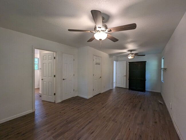 Building Photo - 3 Bedroom/2 Bathroom House in Batesville