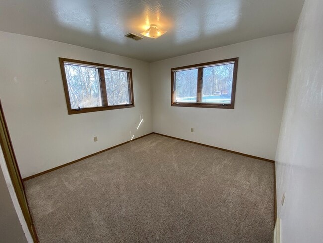 Building Photo - E432 Bay Ln