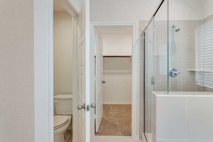 Building Photo - 2629 Streamside Dr